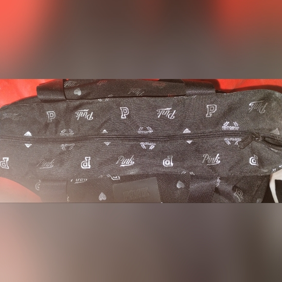 Pink 🩷 by Victoria Secret. Material black canvas with silver pink Logo all over - Picture 4 of 4